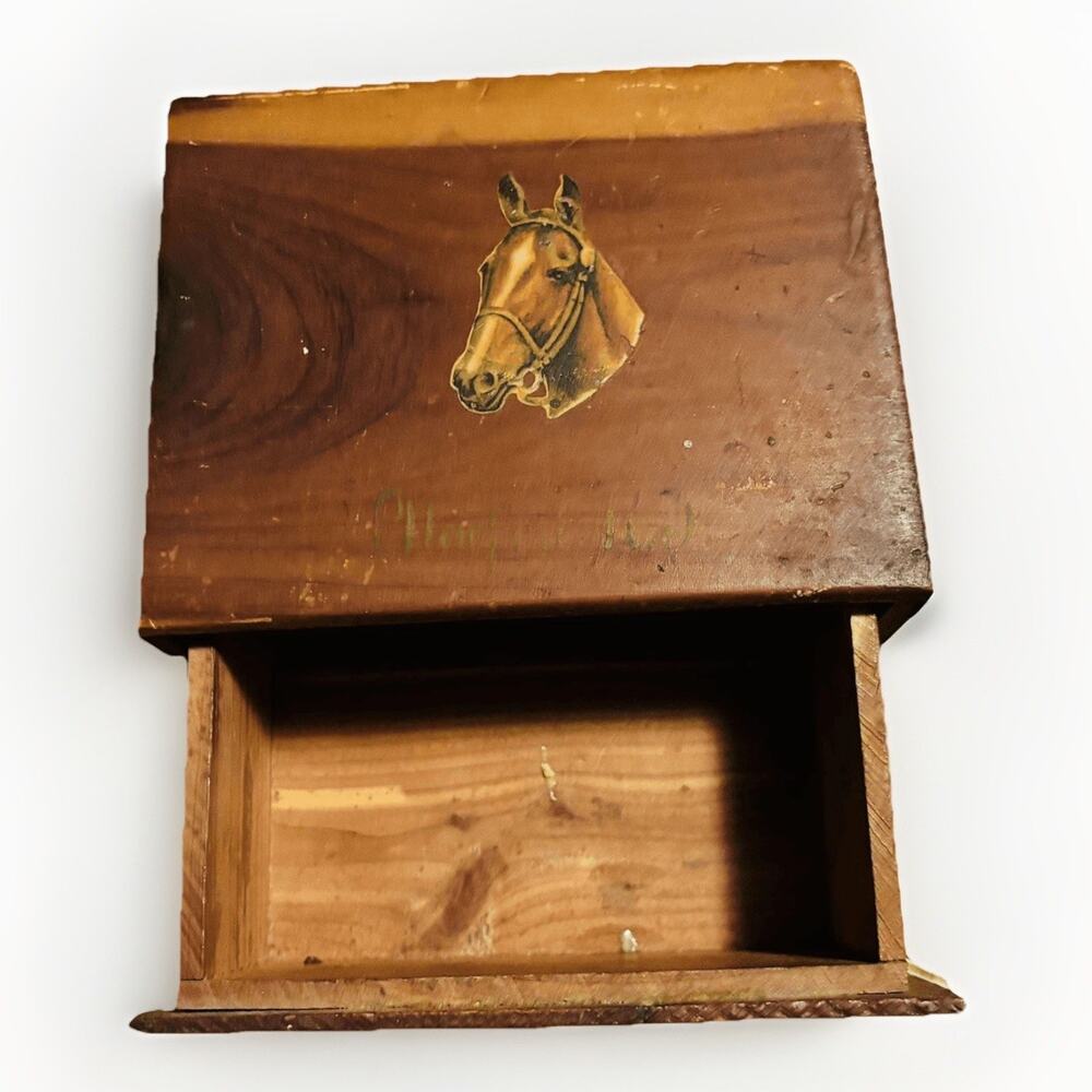 Vintage Cedar Wood Horse Head Cigarette Box Sliding Lid 1940s–60s Rustic Decor